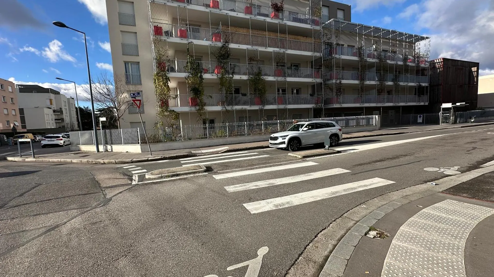 Cocon Urban Terrasse Et Stationnement Gratuit Apartment Villeurbanne