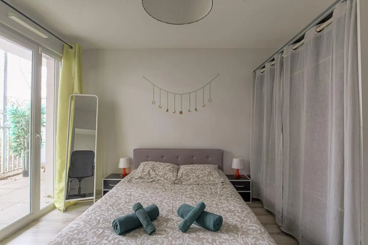 Cocon Urban Terrasse Et Stationnement Gratuit Apartment Villeurbanne France