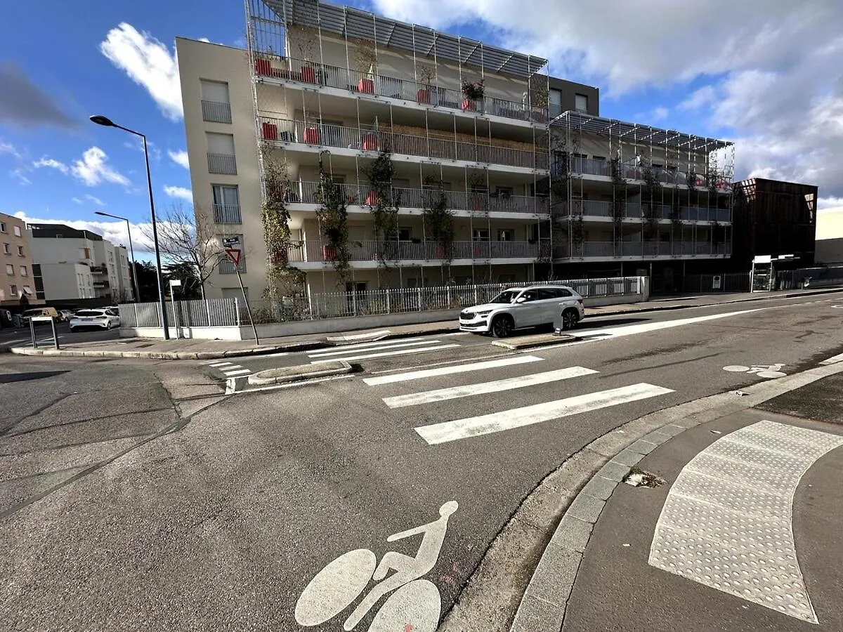 Cocon Urban Terrasse Et Stationnement Gratuit Apartment Villeurbanne