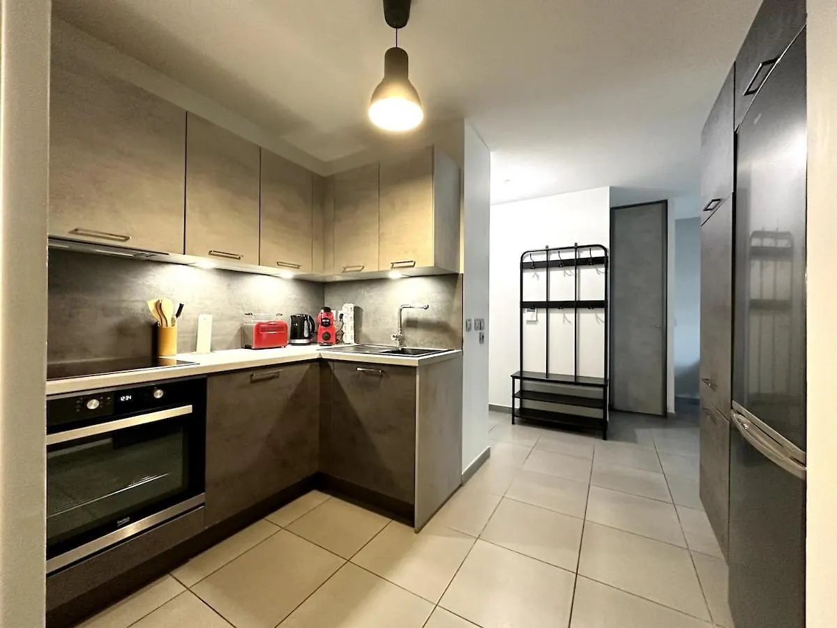 Cocon Urban Terrasse Et Stationnement Gratuit Apartment Villeurbanne 0*,  France
