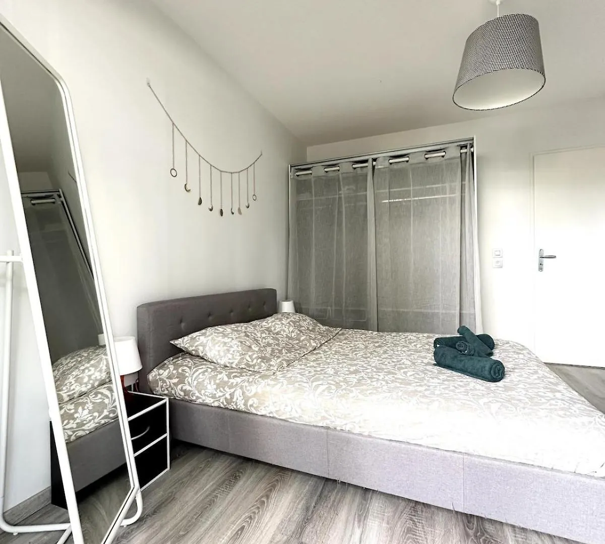 Cocon Urban Terrasse Et Stationnement Gratuit Apartment Villeurbanne France