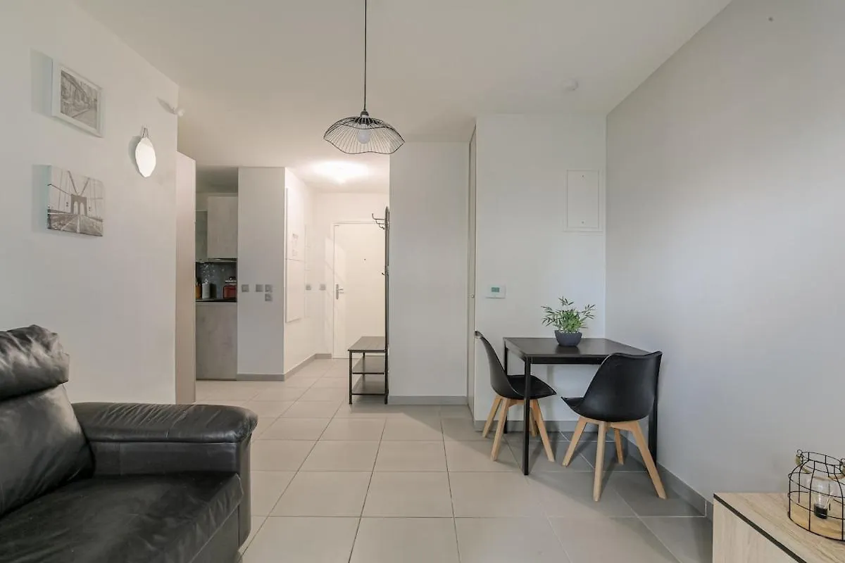 Cocon Urban Terrasse Et Stationnement Gratuit Apartment Villeurbanne