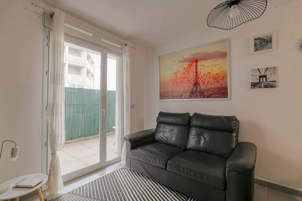 Cocon Urban Terrasse Et Stationnement Gratuit Apartment Villeurbanne France