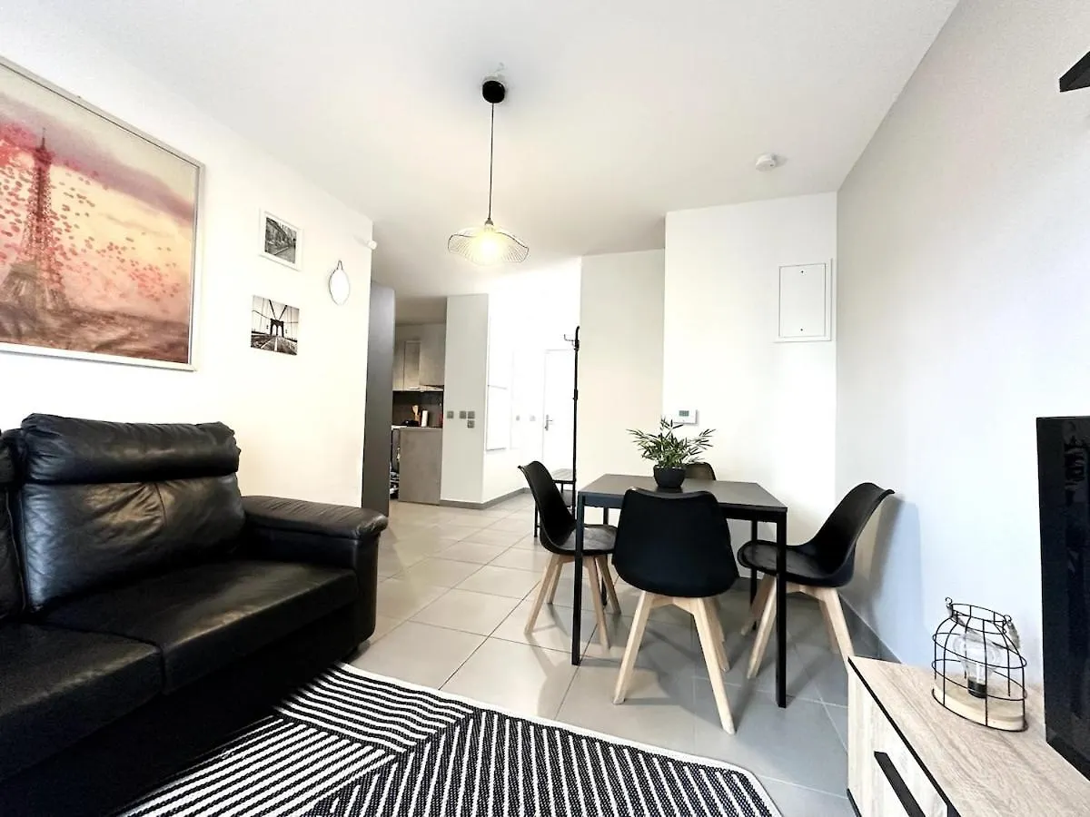 Cocon Urban Terrasse Et Stationnement Gratuit Apartment Villeurbanne 0*,  France
